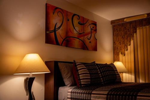 Canarsie House | Spacious Comfy Room in Cozy Classy Duplex