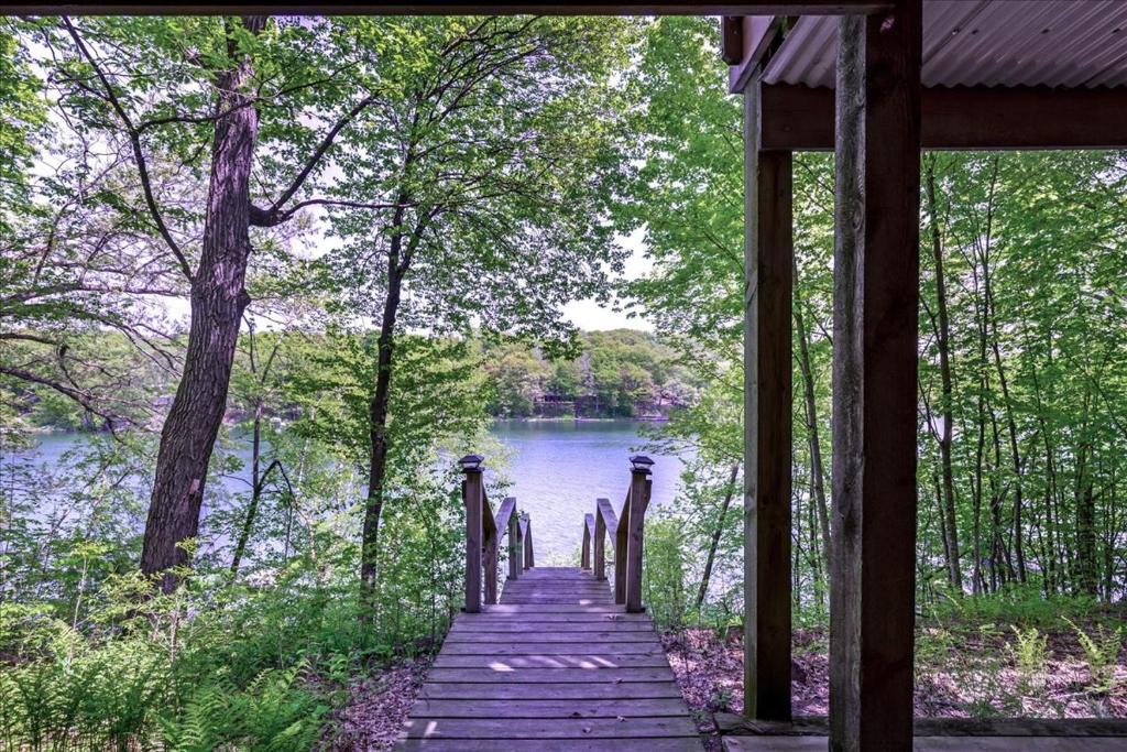 Almelund House | Spacious Lake House + Fast WIFI + Coffee Bar + Gorgeous Views!