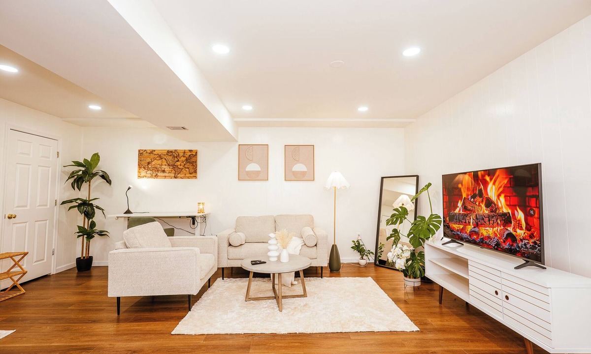Colesville Apartment | Spacious Private Floor - 2 Suites - Near Parks & Easy DC Access