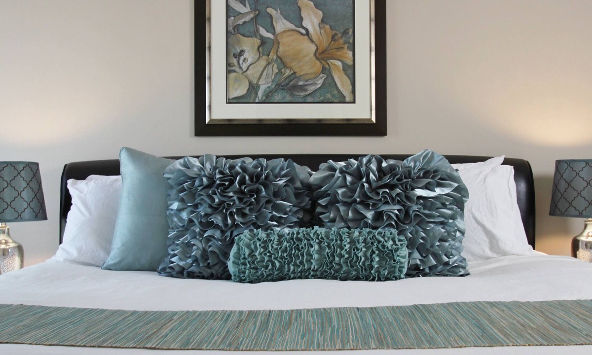 Plymouth Apartment | Spacious, Renovated & Conveniently Located! Fully Furnished Three Bedroom