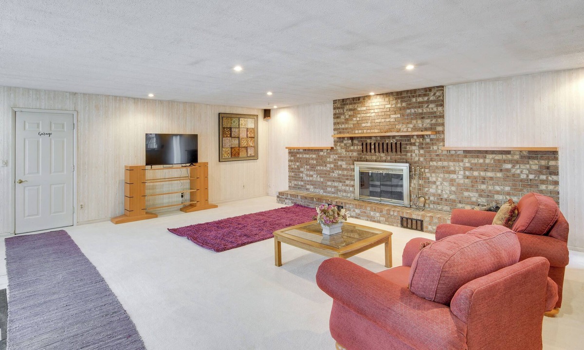 Bedford Apartment | Spacious Studio - 5 Mi to MGM Northfield Park!