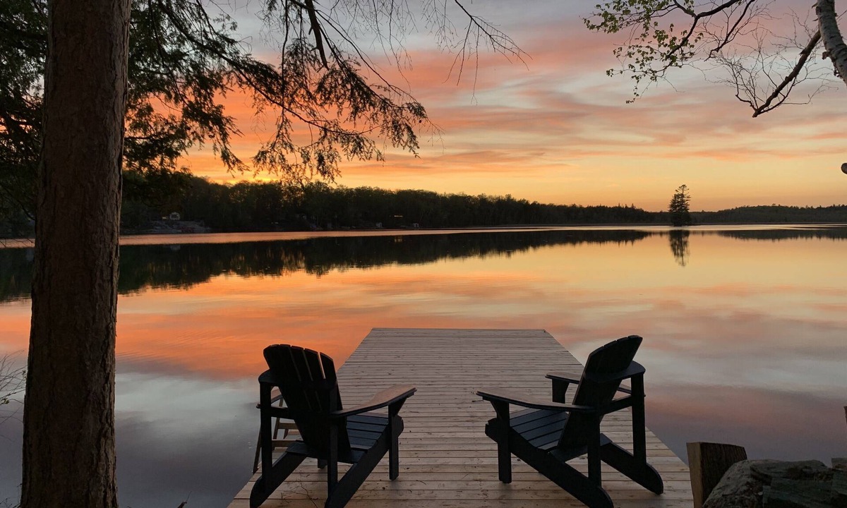 Havelock-Belmont-Methuen Cottage | Spacious Waterfront Year Round Cottage
