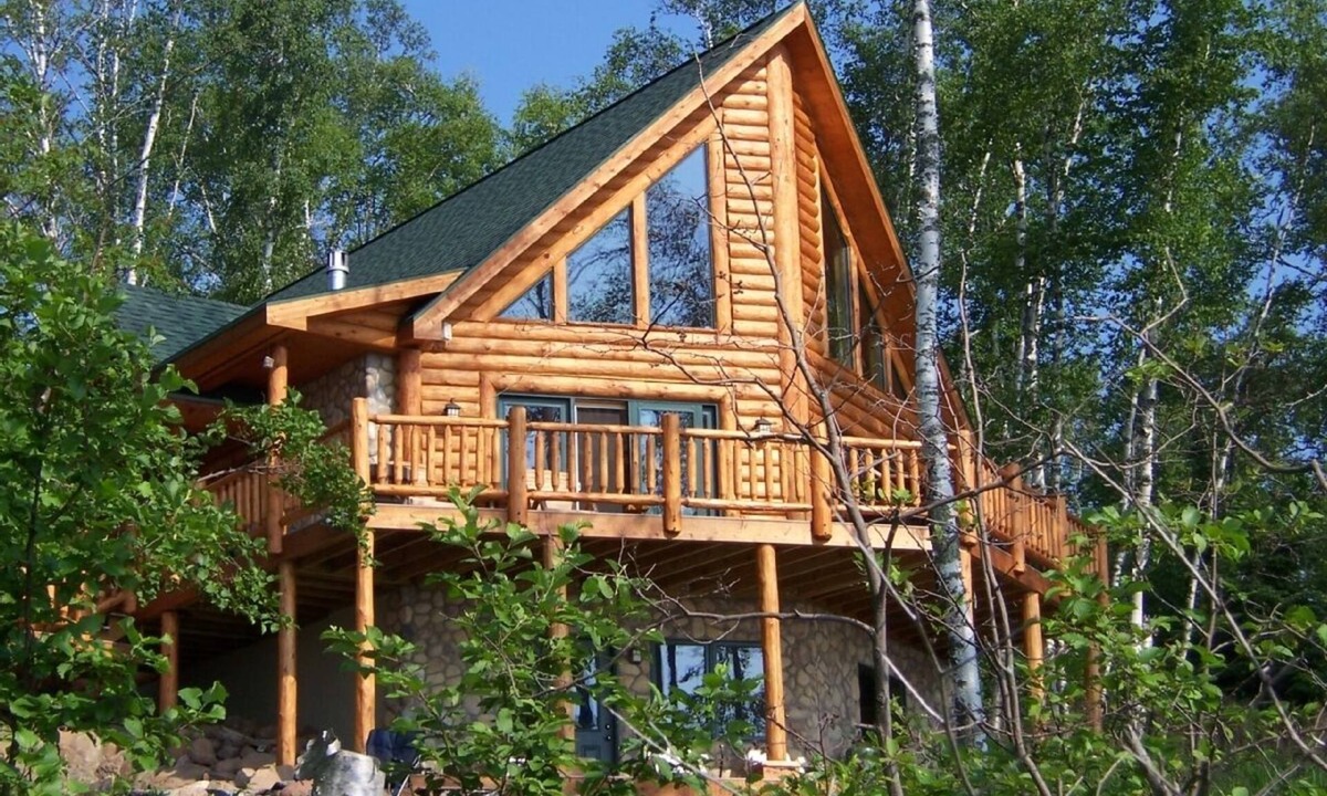 Two Harbors Cabin | Spectacular 2600 Sq Ft Log Home on the Shores of Majestic Lake Superiorn