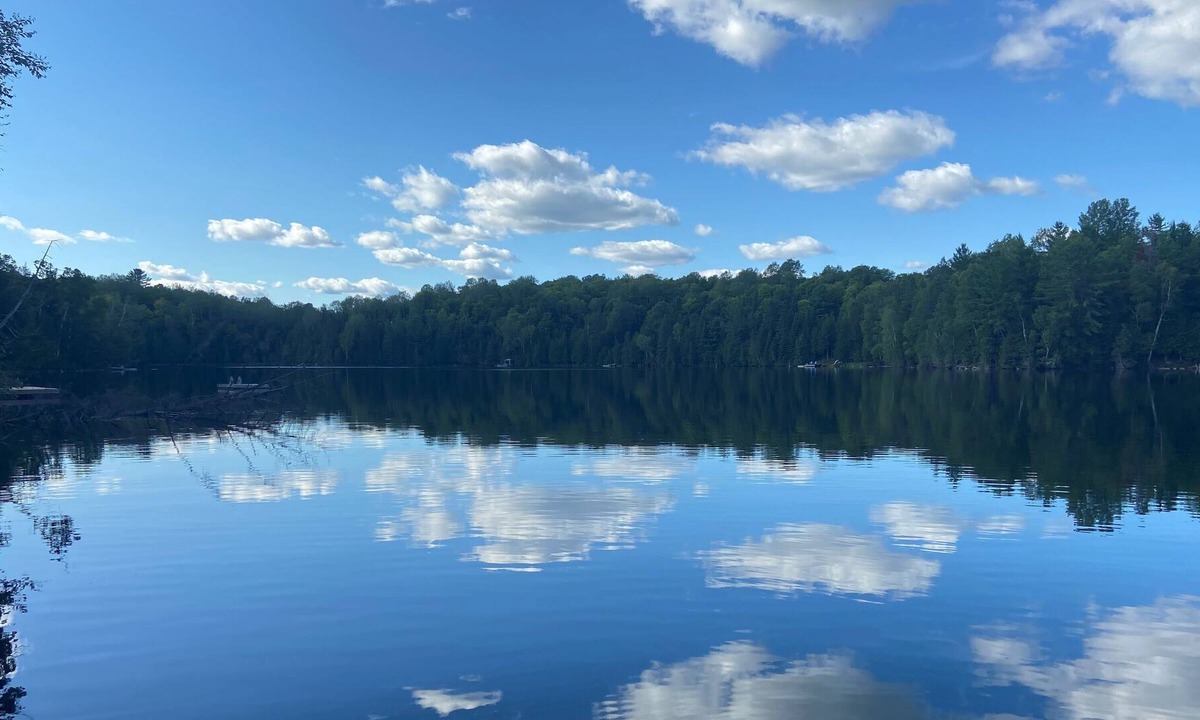 Wollaston House | Spectacular 4 season cottage on Finnegan Lake!