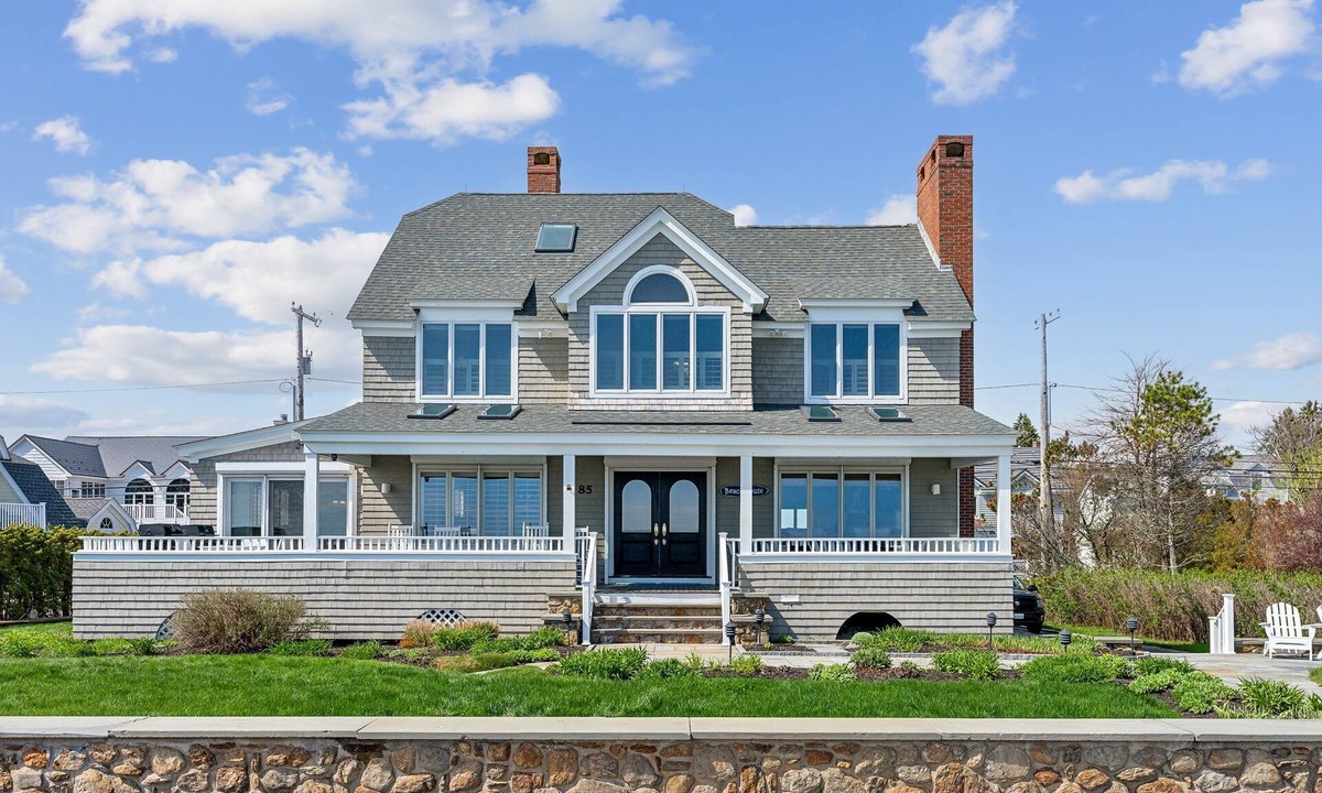 Kennebunk House | Spectacular Oceanfront Beach House on Gooch's Beach
