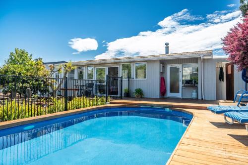 Richmond Apartment | Studio Twenty5, Unique Poolside Retreat Near Nelson
