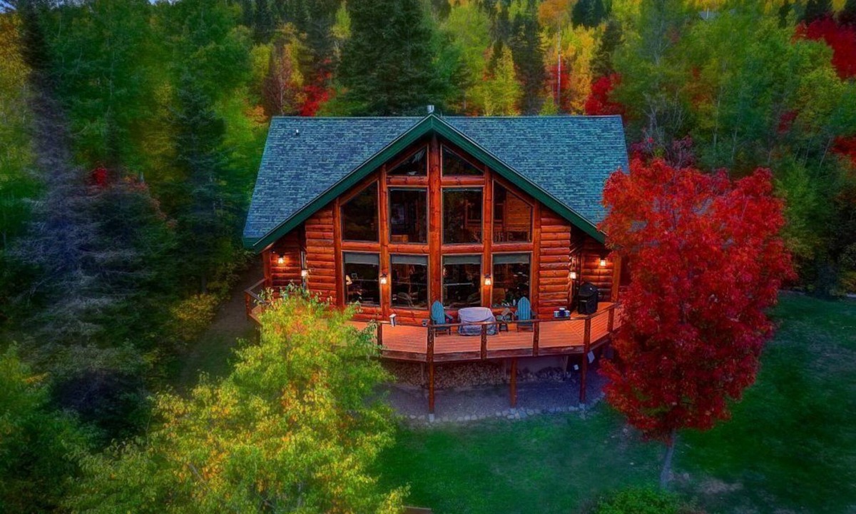 Lutsen Cabin | Stunning 3-bedroom; 7+ beds; log cabin with sauna; near Lutsen Mountains