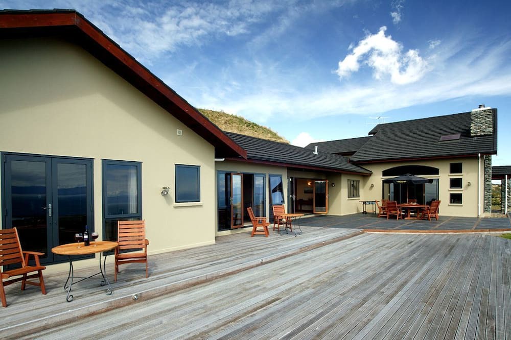 Todds Valley Cabin | Stunning Accommodation Including a Scrumptious Breakfast in Nelson, New Zealand