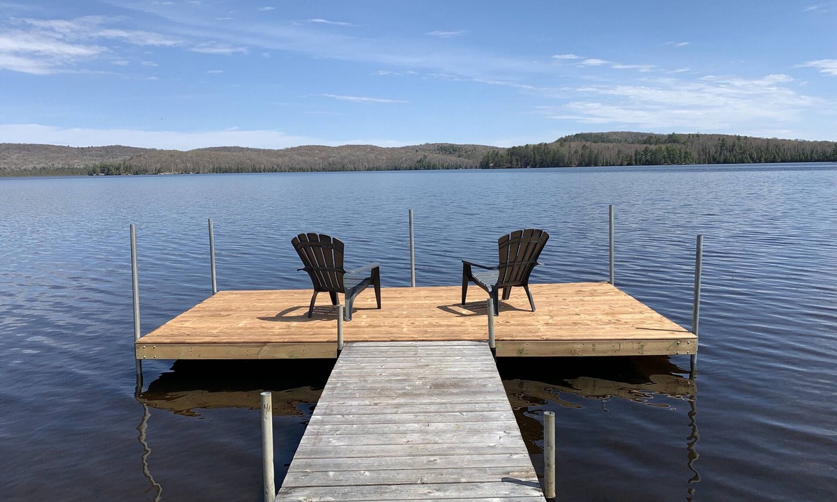 Highland Grove Cottage | Stunning, Modern Waterfront Cottage on Beautiful Baptiste Lake