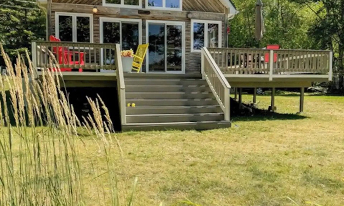 Weldford Cottage | Stunning River View!