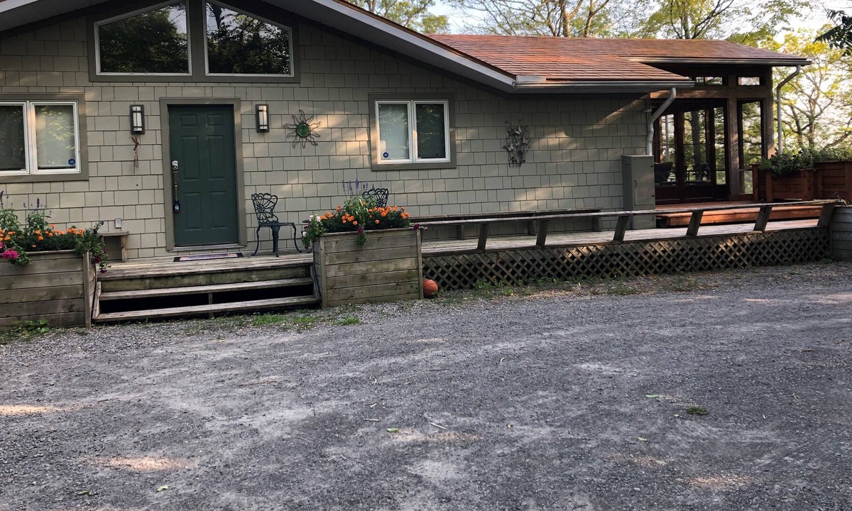 Rideau Lakes House | Stunning, Serene Rideau Lakes Waterfront 4 Season Vacation Haven Boat, Tennis,