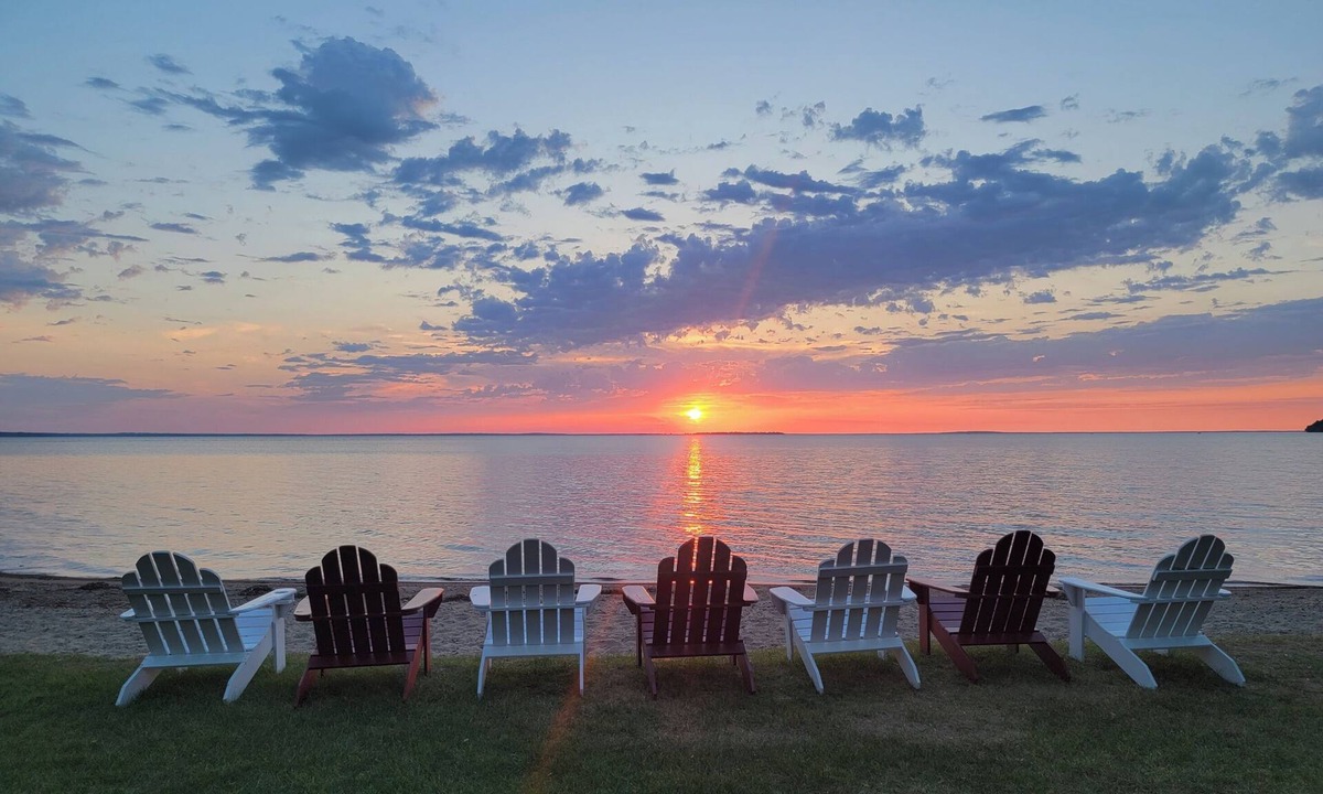 Longville House | Stunning Sunsets, Sandy Beach & Big Yard! LEECH LAKE Near Chippewa Forest Trails