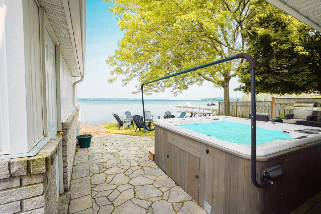 Innisfil House | Stunning Tranquility~ Spa~ Billiard~ Lake Simcoe