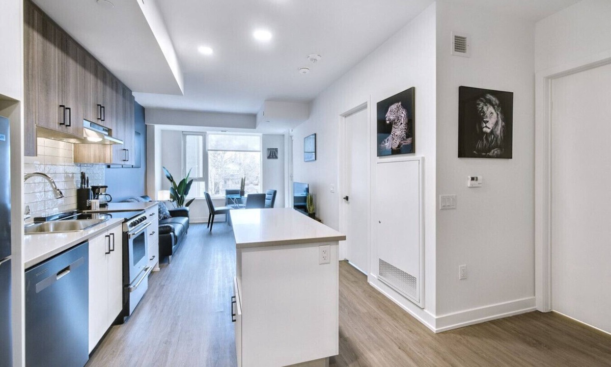 Centretown West Apartment | Stylish 1BR in Little Italy near Dows Lake