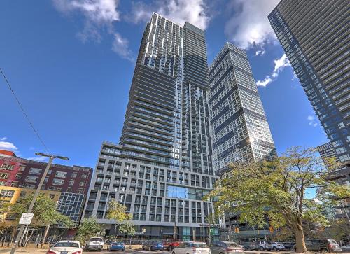 Garden District Apartment | Stylish Downtown Toronto Condo Near Eaton Centre