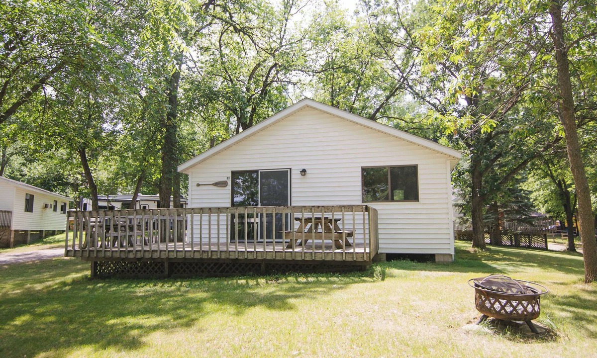 Richmond Cabin | Summer Breeze, a 3BR cabin near the beach with lake views at Riverside Resort