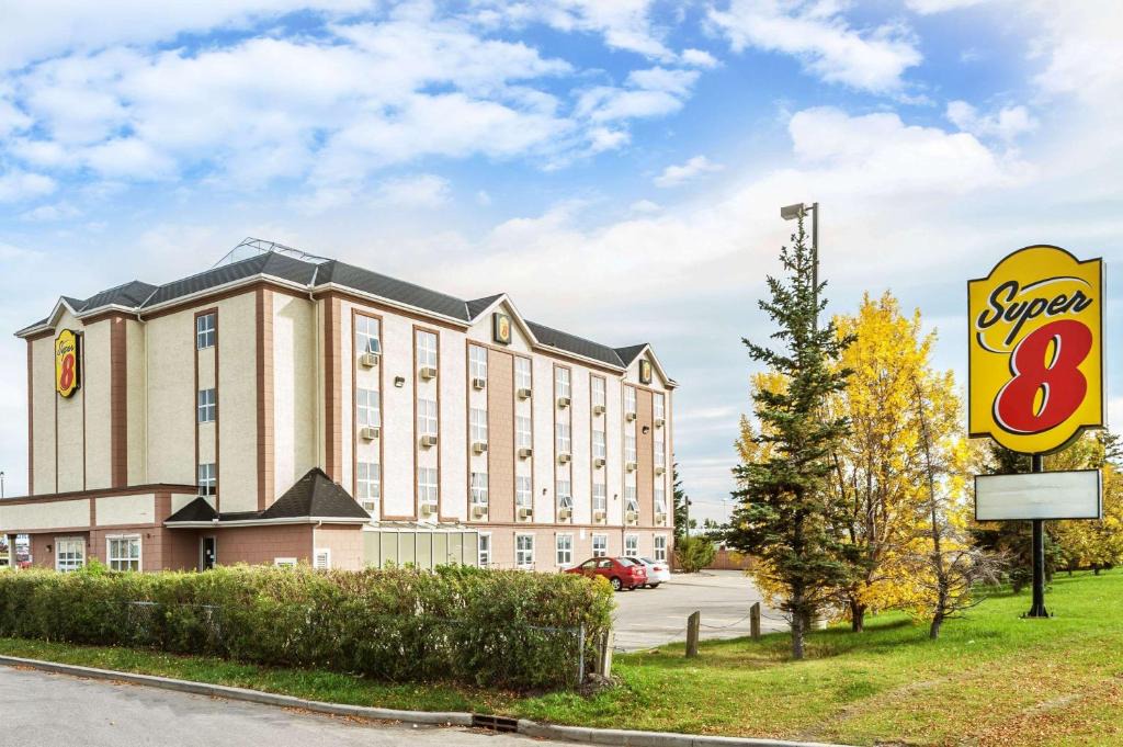 Calgary Hotel | Super 8 by Wyndham Calgary/Airport