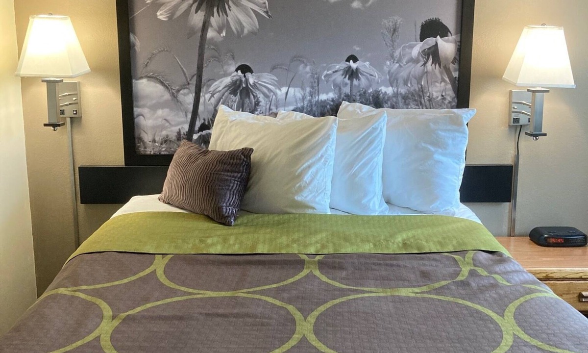 Chisago City Hotel | Super 8 by Wyndham Chisago City