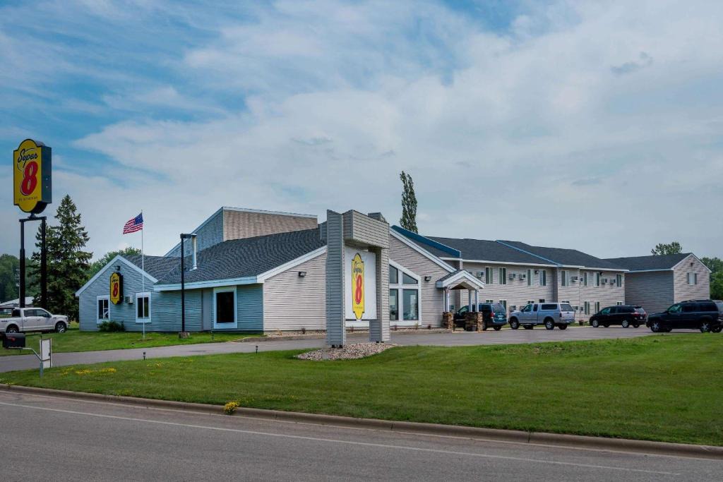 Glenwood Hotel | Super 8 by Wyndham Glenwood