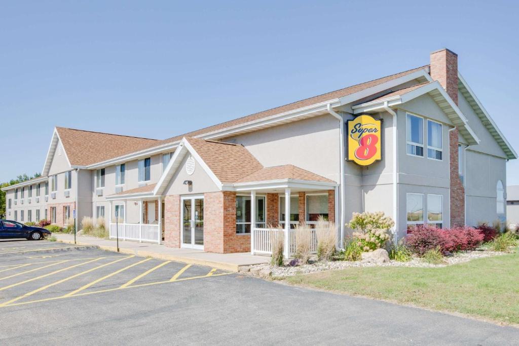 Jackson Hotel | Super 8 by Wyndham Jackson MN
