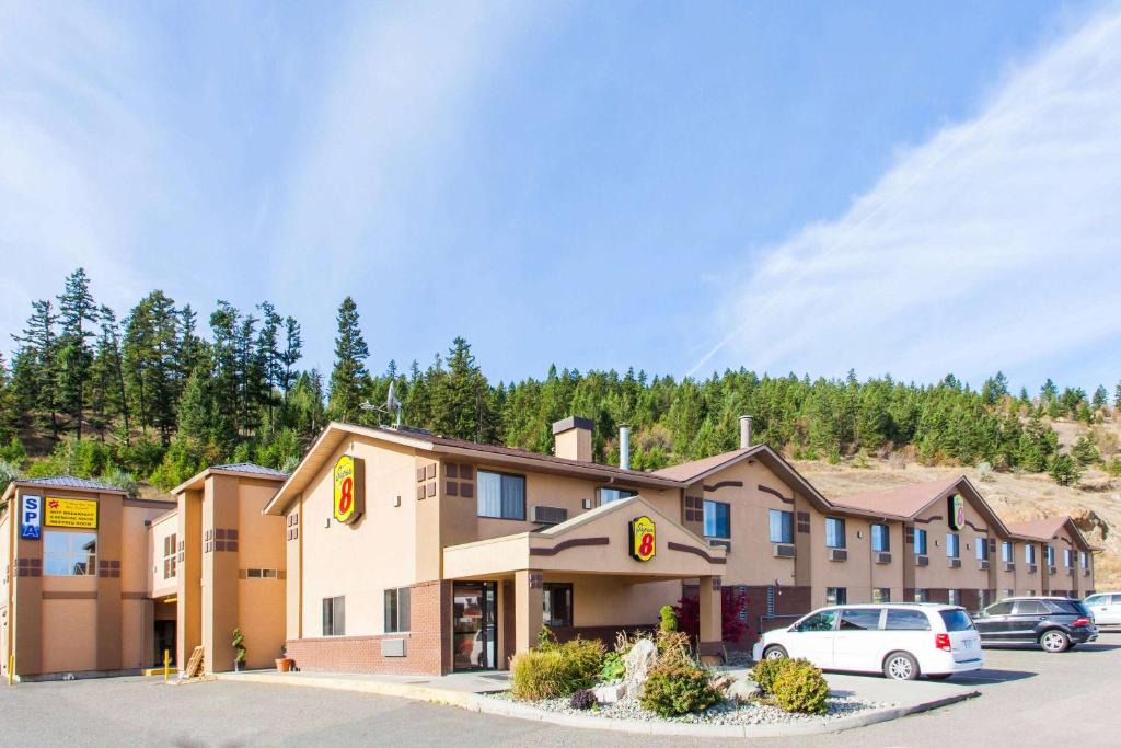Kamloops Hotel | Super 8 by Wyndham Kamloops On The Hill