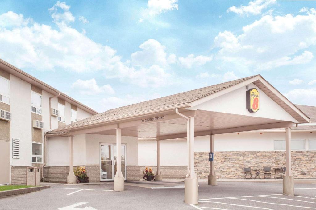 Kenora Hotel | Super 8 by Wyndham Kenora