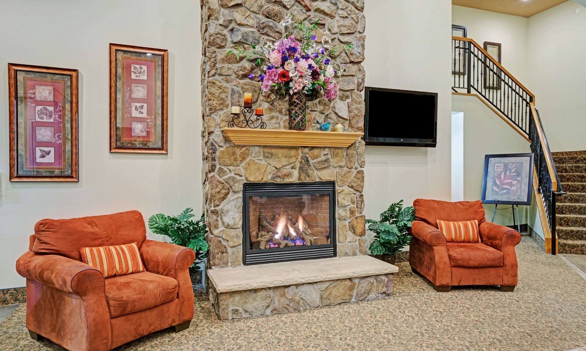 Rogers Hotel | Super 8 by Wyndham Rogers Minnesota