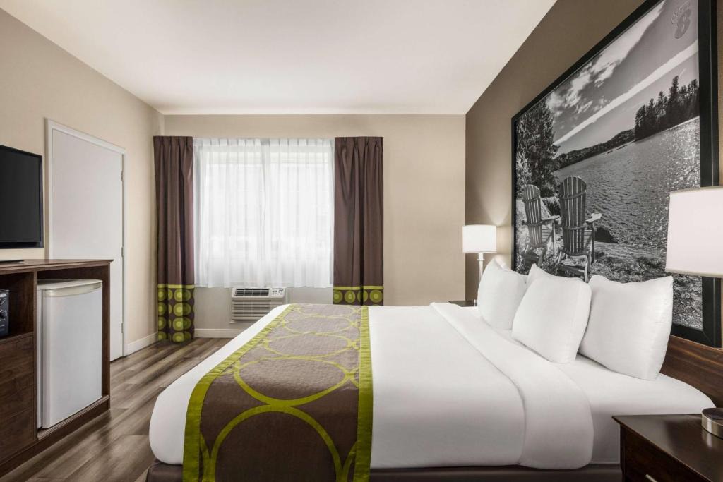 Sarnia Hotel | Super 8 by Wyndham Sarnia ON