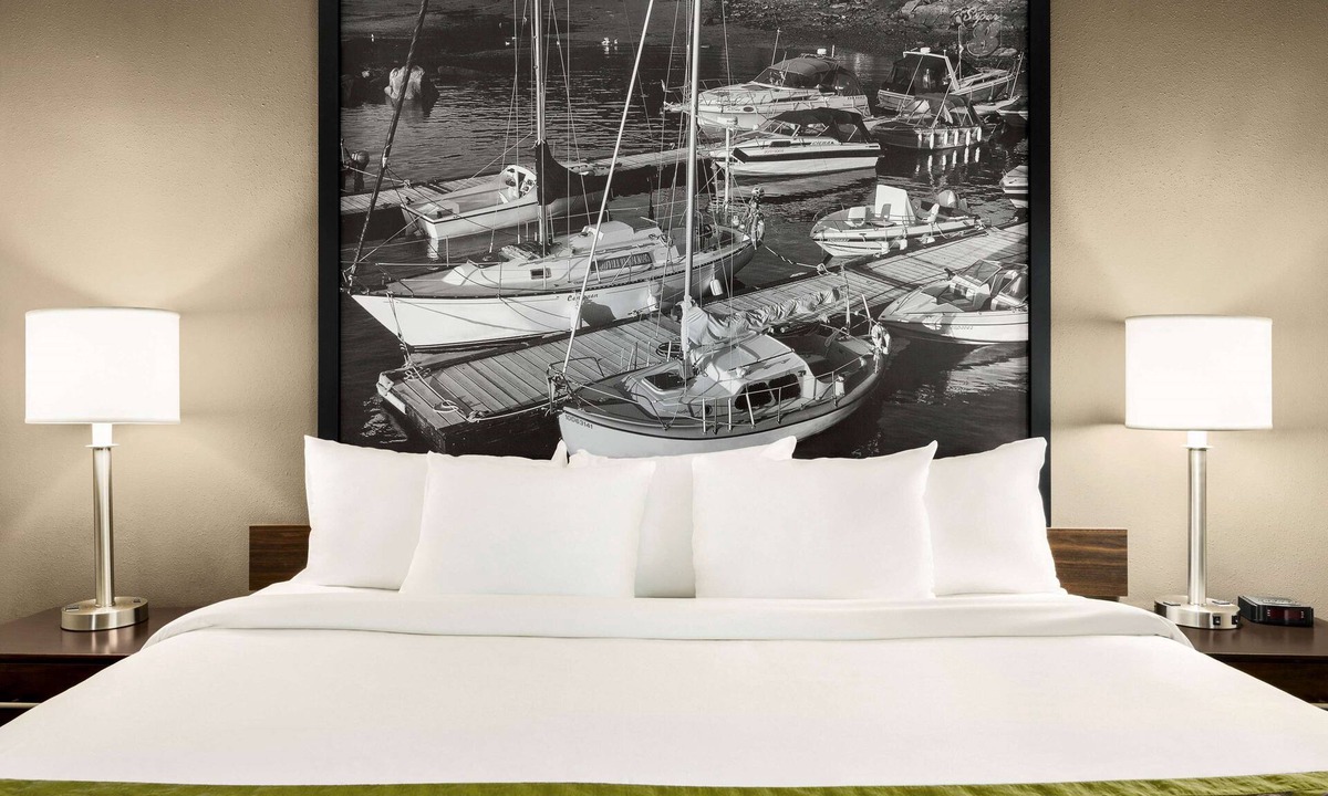 Sarnia Hotel | Super 8 by Wyndham Sarnia ON
