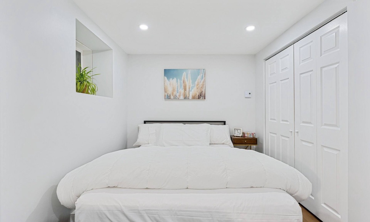 Ottawa Division House | Superb 2BD | Orleans, 5min to Beach|Laundry & Parking