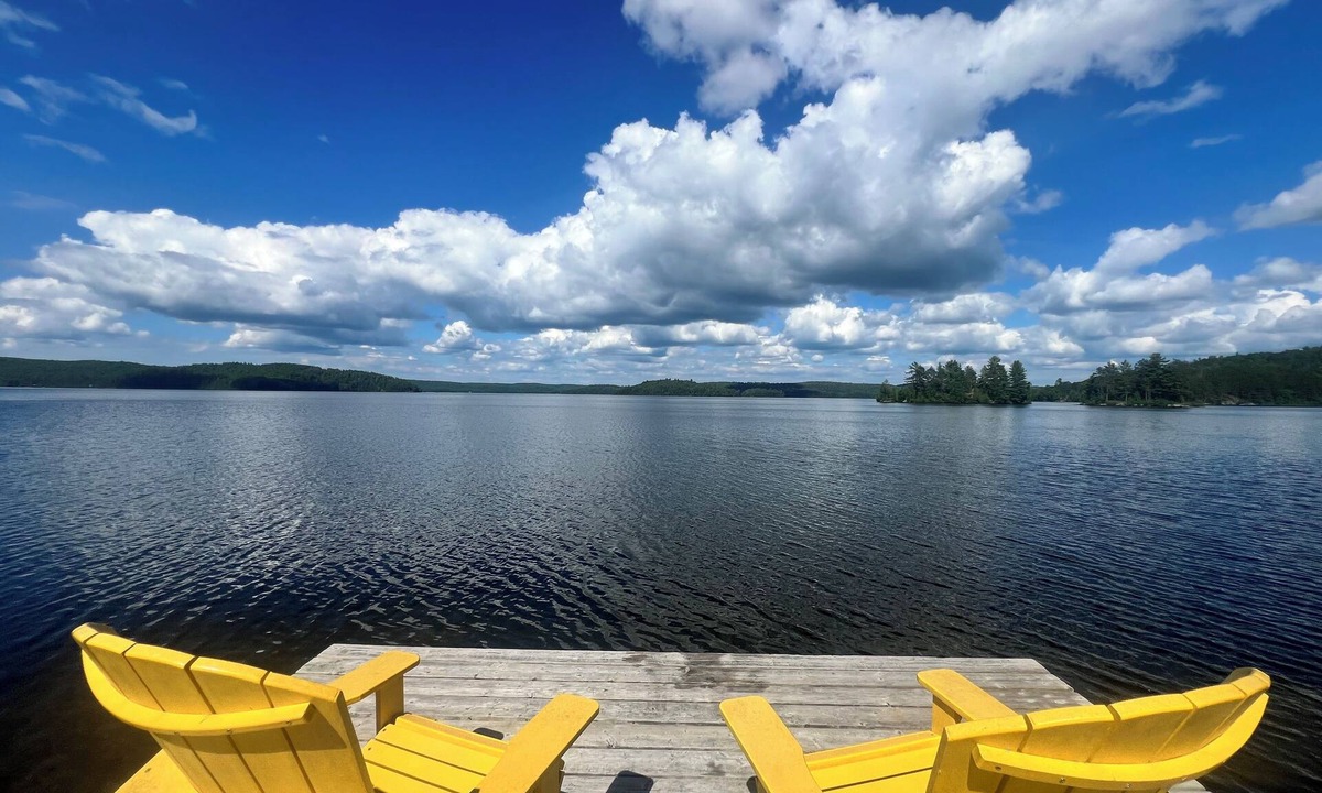Aylen Lake Cottage | T&A Hideaway - Beautiful wood cottage on the edge of Algonquin Park