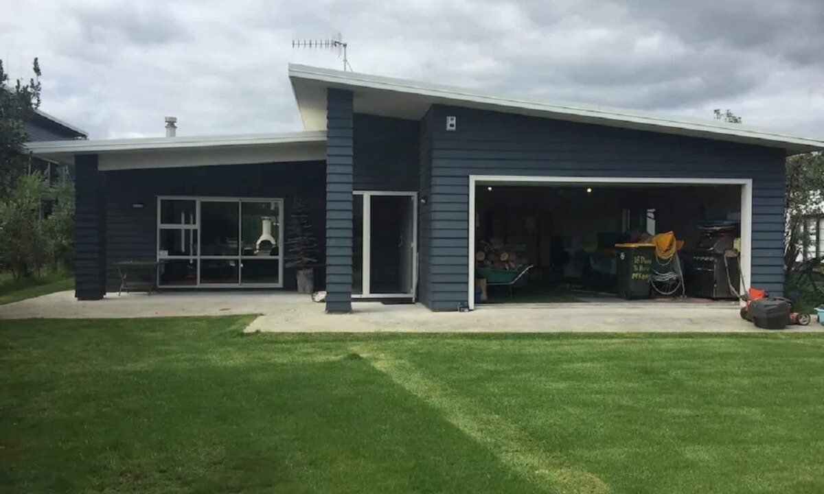 Te Horo Beach House | Te Horo - Large House Close to Beach and Amenities