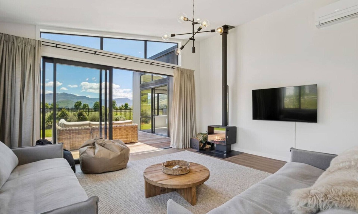 Kawarau Falls House | Te Maunga Retreat | Views, Space & Near Ski Fields