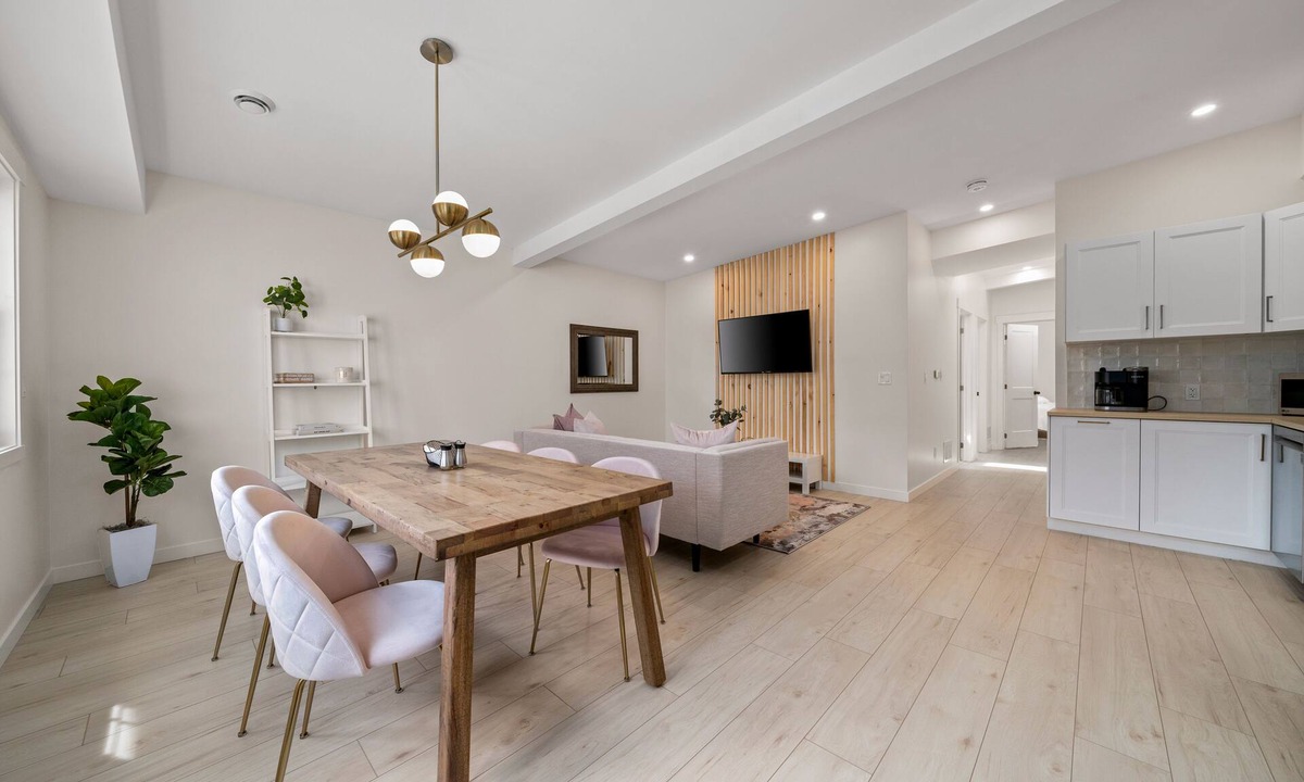 Belleville Apartment | The Belvedere:Front Street Flats