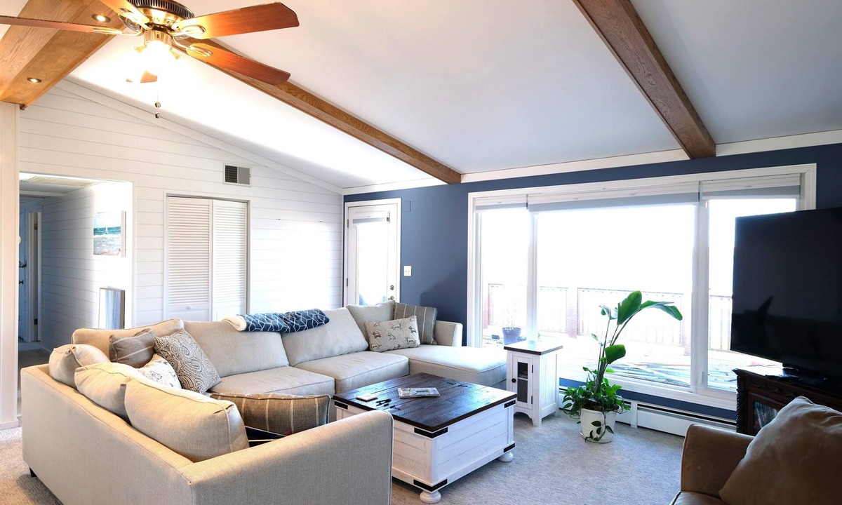 Forest Lake House | The Boathousen4 Bed 2 1/2 Bath Lake Homen