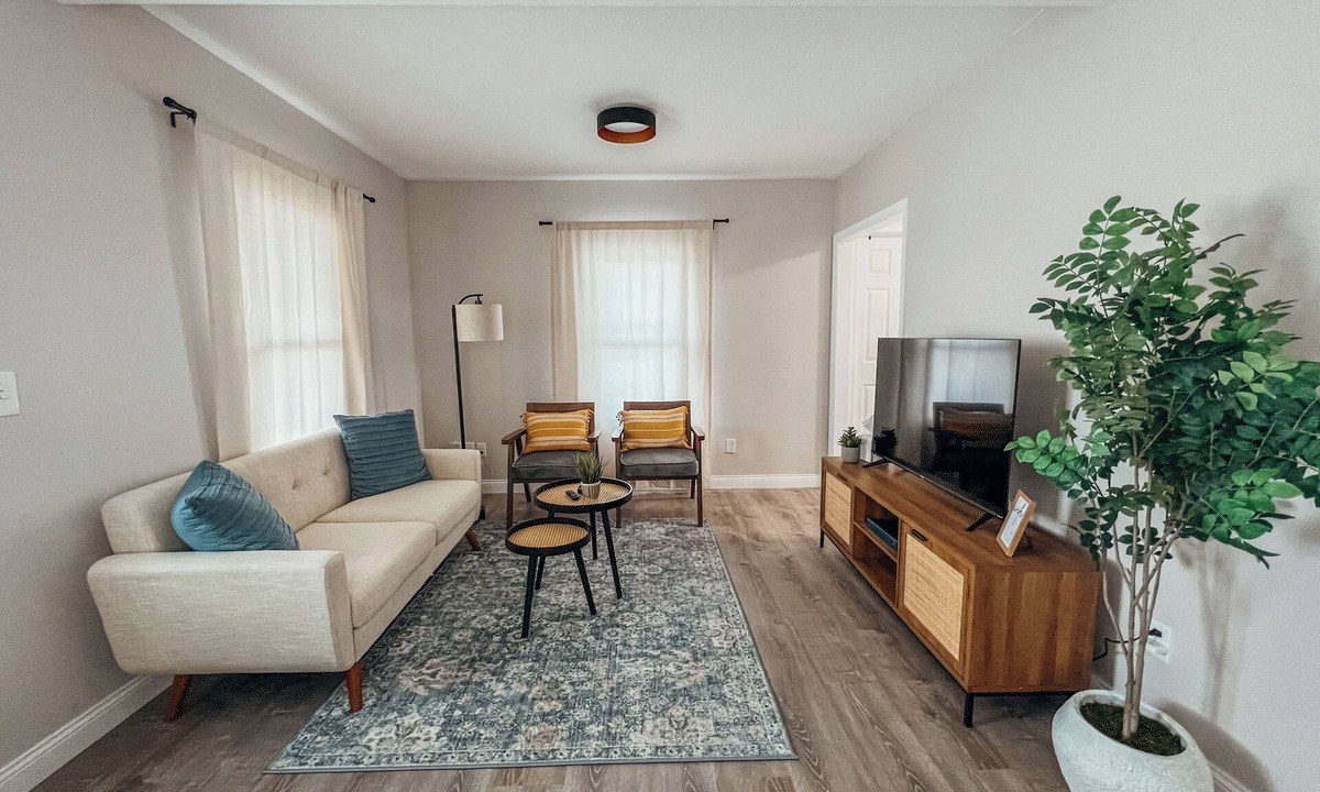 Northrup House | The Cozy Hideaway - 5-Minute Drive to Mayo Clinic