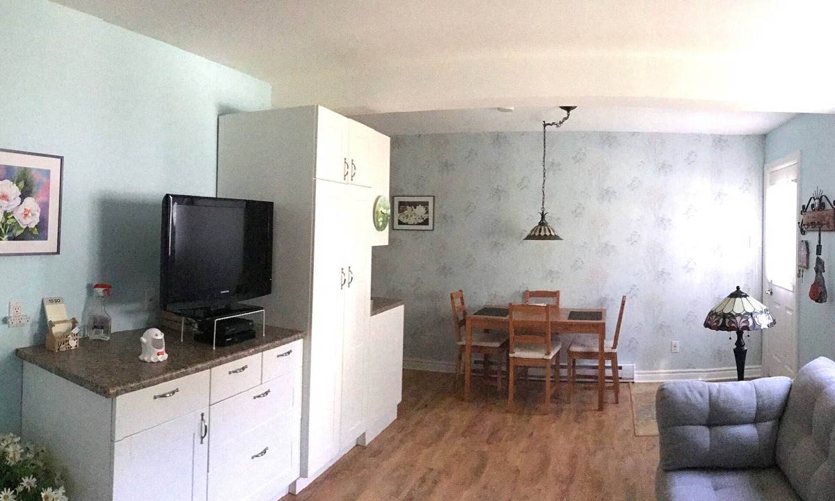 Vankleek Hill Apartment | THE DAISY HOUSE - Artist Retreat
