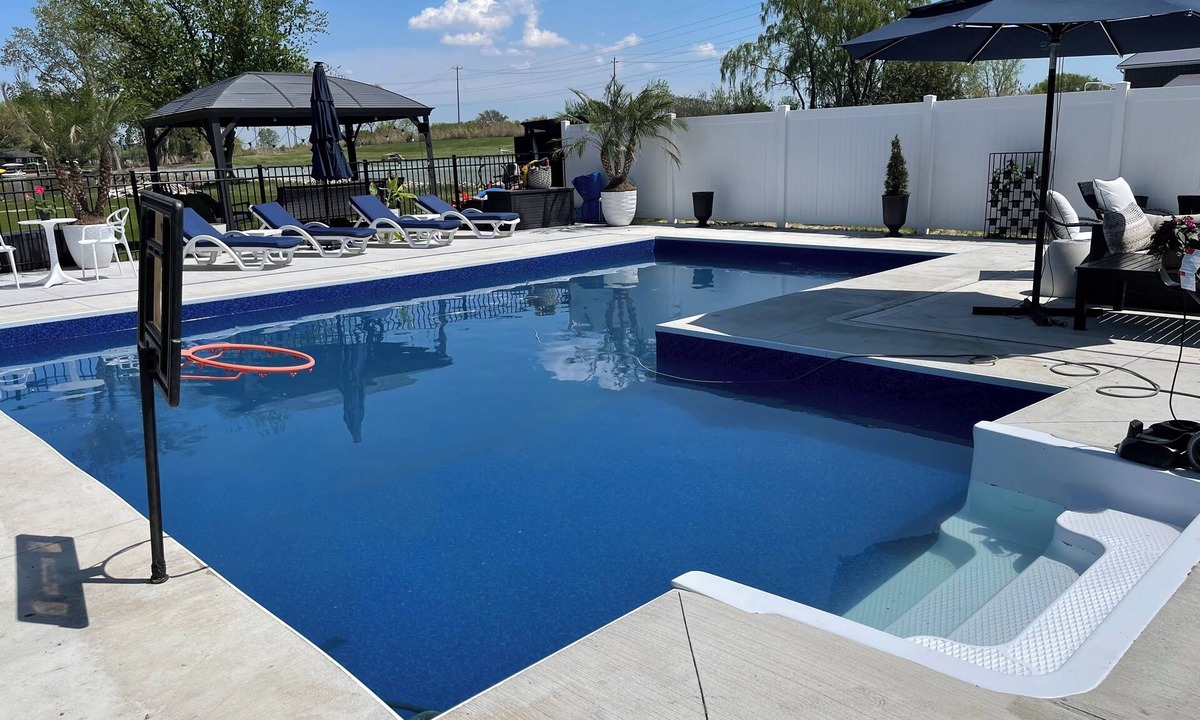 Lakeshore House | The Grand River retreat