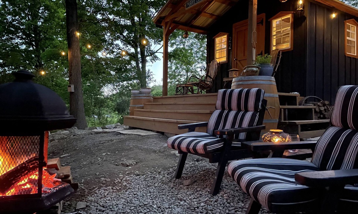 Hammondsport Cabin | THE GRAPE ESCAPE - PET FRIENDLY! - OFF GRID - ROMANTIC LAKE VIEW - ON WINE TRAIL