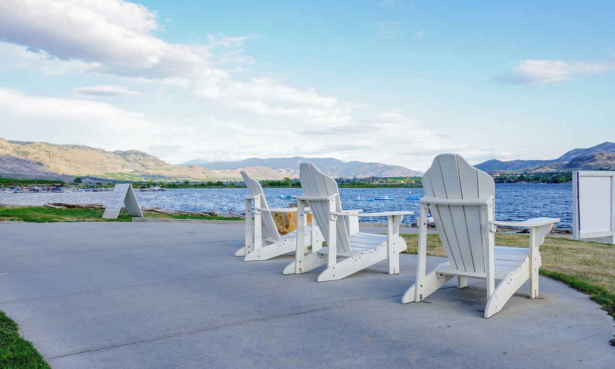 Osoyoos Cottage | The Great Osoyoos Escape Bottom Suite