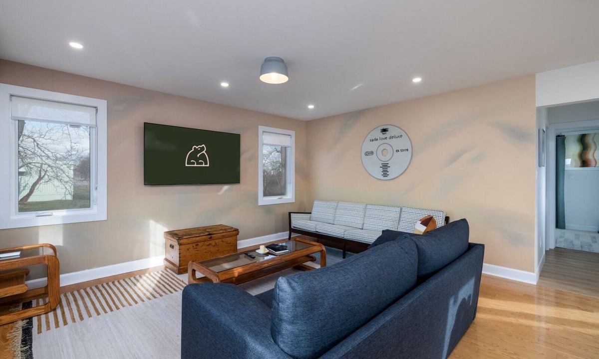 Corbyville House | The Jones House | 4 Person Hotel-Style