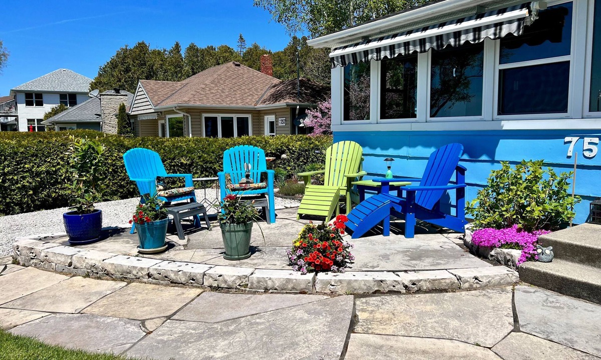 Port Elgin Cottage | "The Lake House" With Spectacular Views! Steps to Beach!