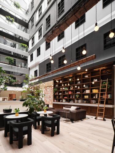 Byward Market - Parliament Hill Hotel | The Metcalfe by Gray Collection