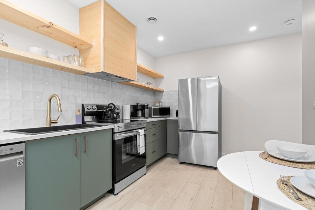 Belleville Apartment | The Olympia: Front Street Flats