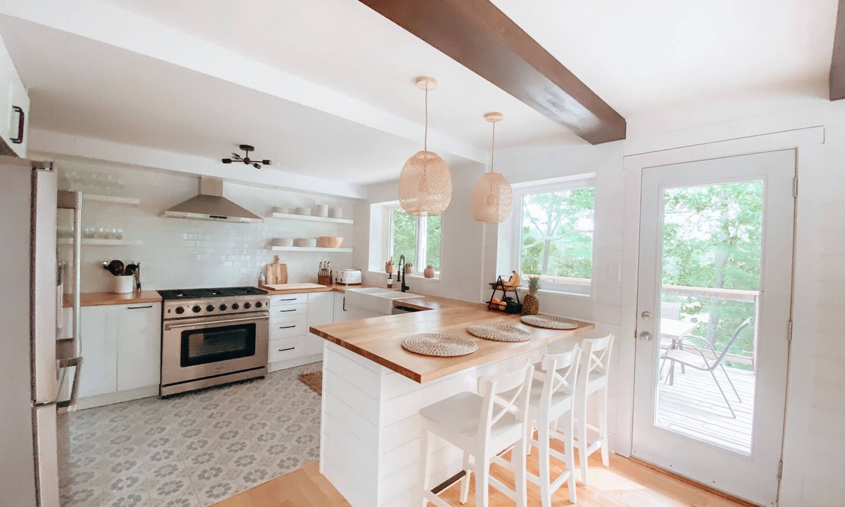 Bracebridge Cottage | The Paddle House - four season waterfront property in the heart of Muskoka