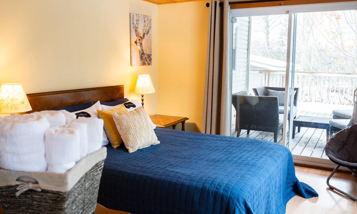 North Frontenac Apartment | The Suite - Myers Cave Resort