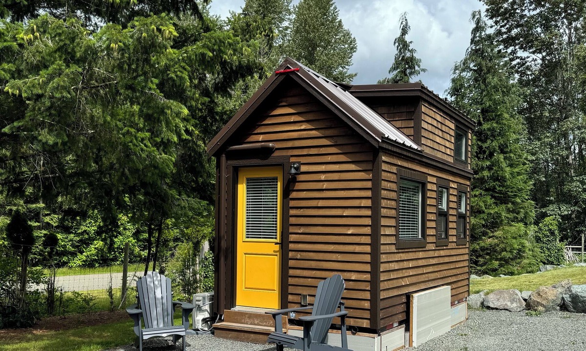 Courtenay Cabin | The Thistle - On Quiet Country Acreage - with A/C