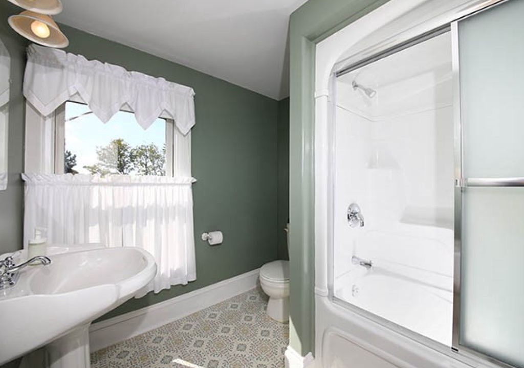 Summerside House | The Warn House Bed & Breakfast - QUEEN ROOM