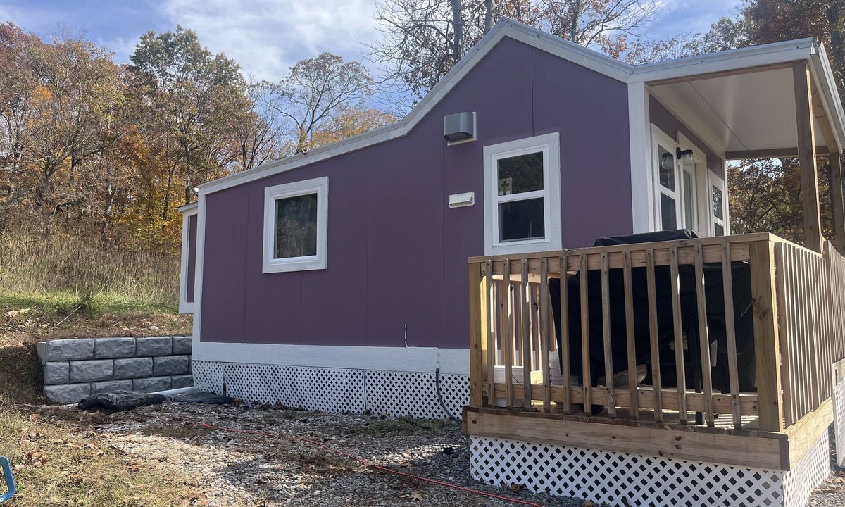 Maynardville Apartment | Tiny home studio with kitchenette, grill and front porch