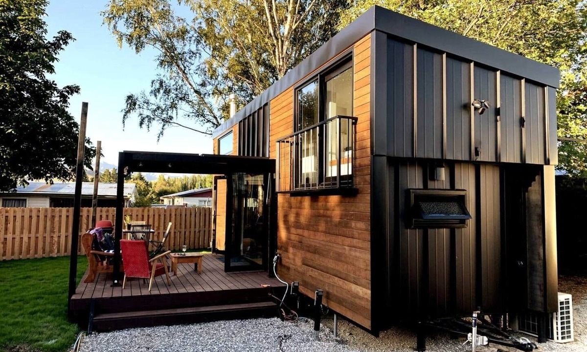 Albert Town House | Tiny House - Big Luxury